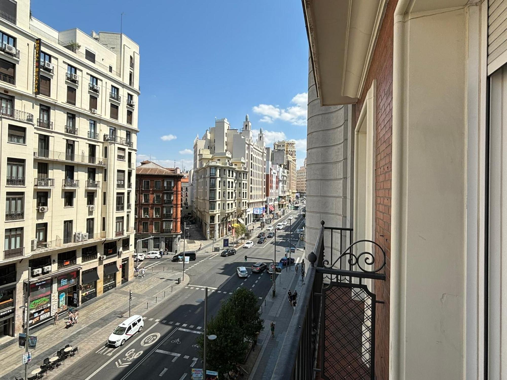 Gran Via 55 Apartment Madrid Exterior photo