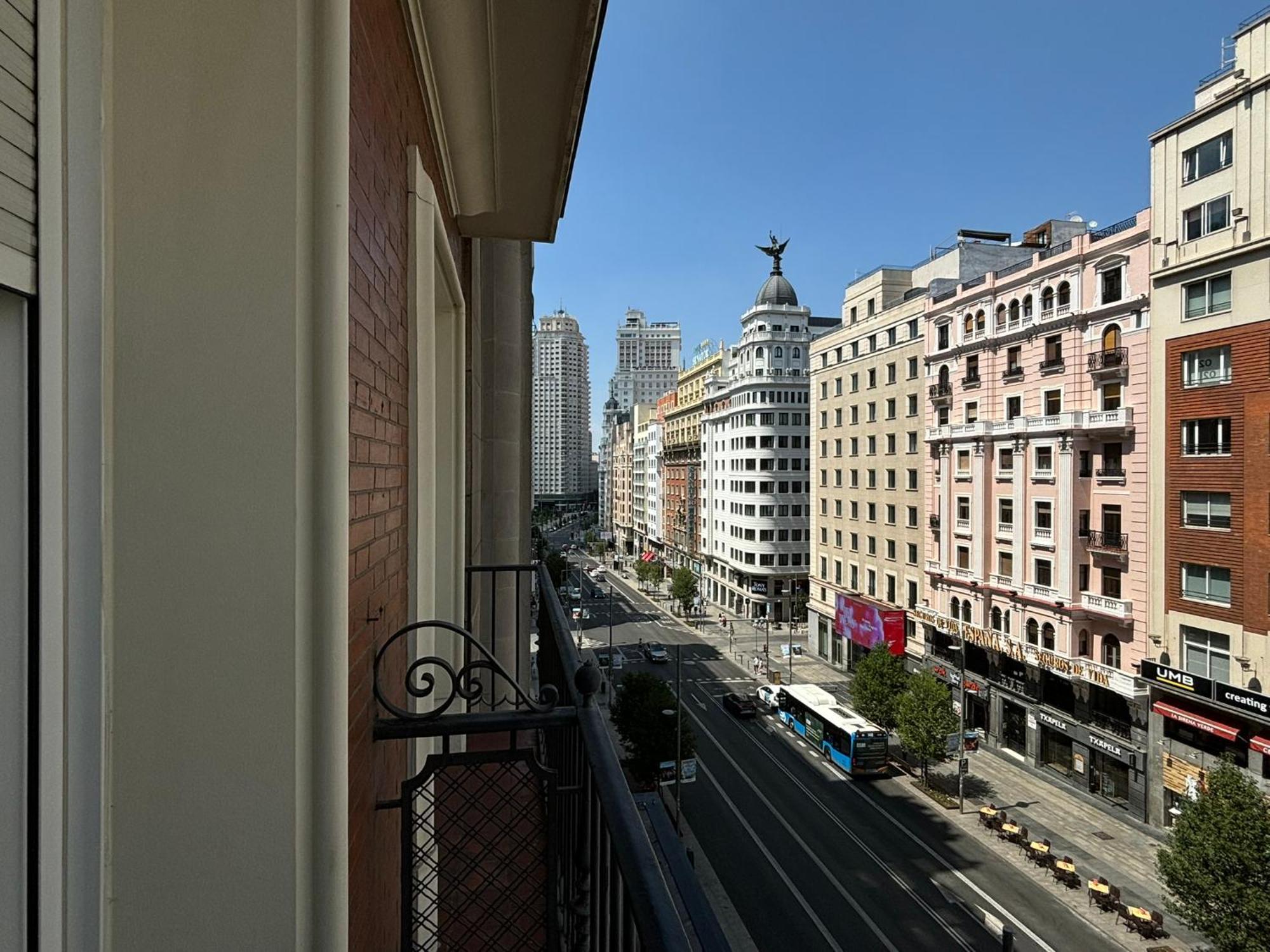 Gran Via 55 Apartment Madrid Exterior photo