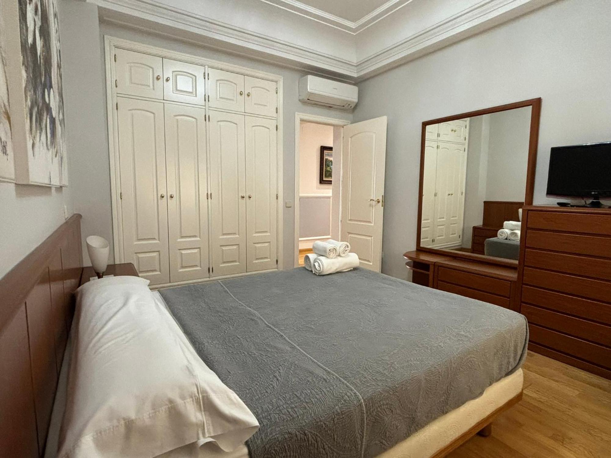 Gran Via 55 Apartment Madrid Exterior photo